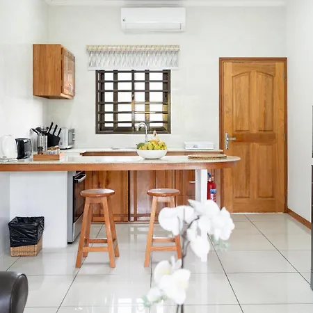 Creole Breeze Self Catering Apartments Anse Boileau Buitenkant foto